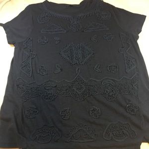 Navy blue T-shirt with raised embroidered details